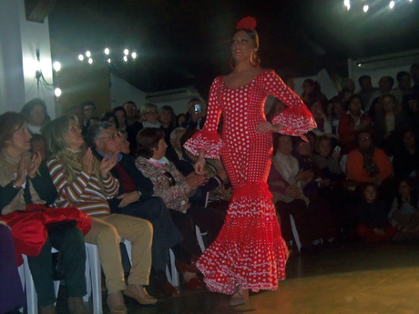 revuelo-trajes-de-flamenca-57-8 Смут фламенко костюми