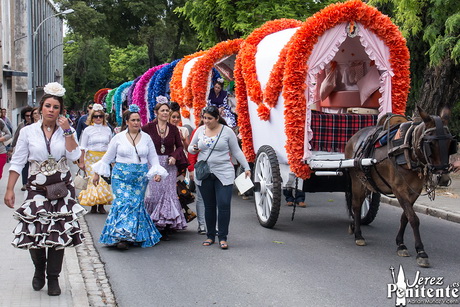 trajes-de-flamenca-en-el-rocio-37-5 Фламенко костюми в Росио