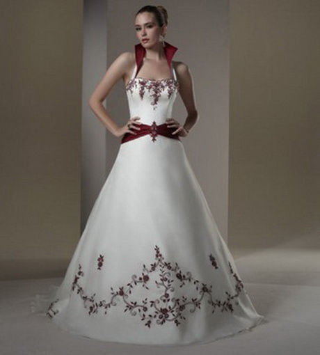 Бяла сватбена рокля с червено