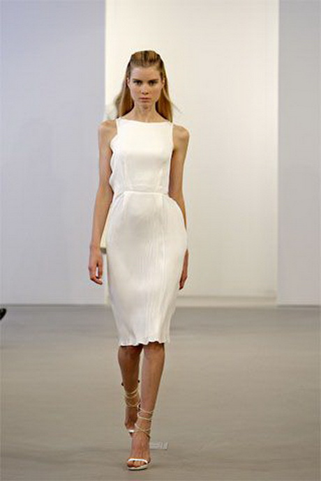 Елегантни бели рокли