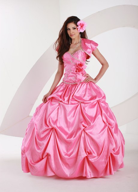 vestidos-de-15-estilo-princesa-70-13 Рокли 15 принцеса стил