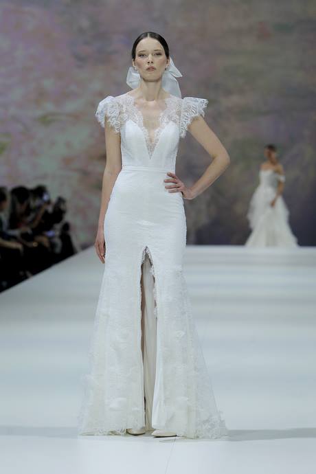 moda-en-vestidos-de-novia-2023-43_12 Мода за сватбени рокли 2023