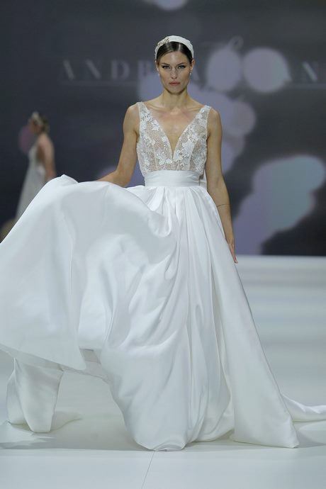 moda-en-vestidos-de-novia-2023-43_13 Мода за сватбени рокли 2023