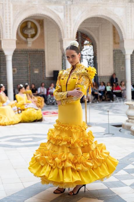 tendencias-trajes-de-flamenca-2023-95 Модни костюми за фламенко 2023