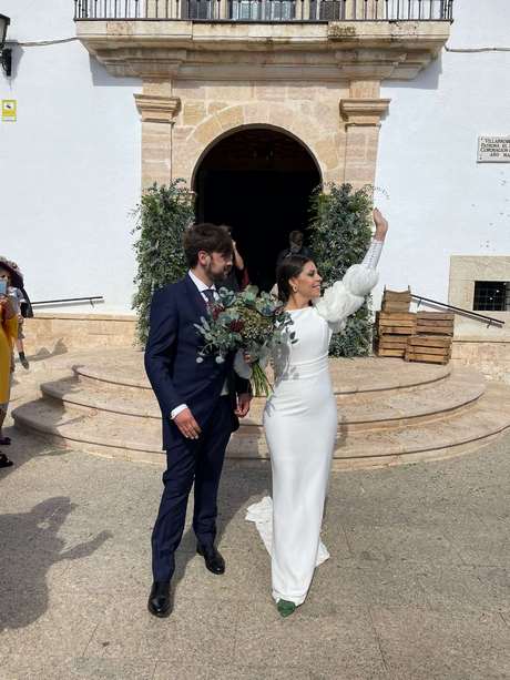 trajes-de-novios-2023-66_13 2023 тоалети за булката и младоженеца