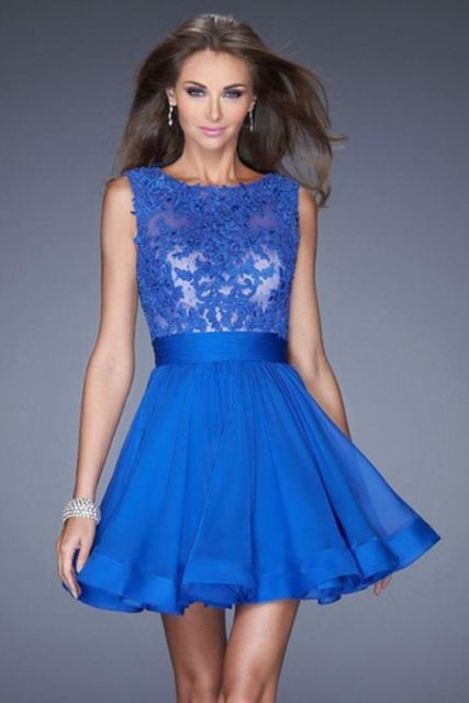 Модел на синя рокля