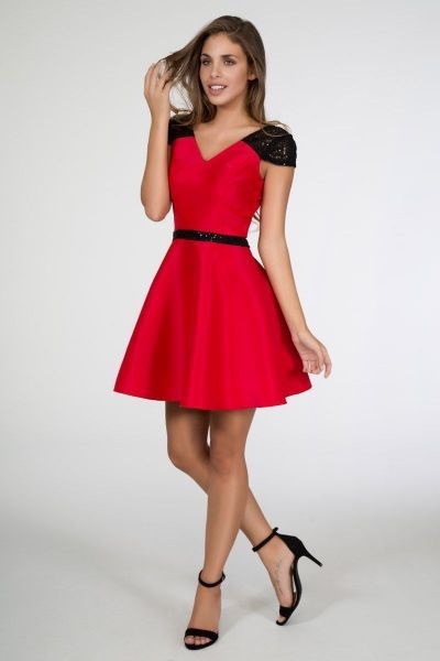 Червена коктейлна рокля