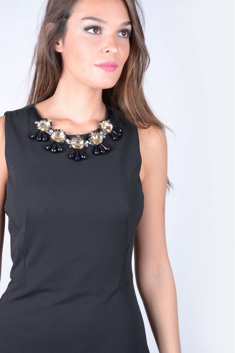 vestido-negro-con-collar-36_2 Черна рокля с яка