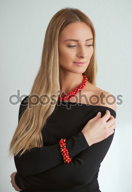 vestido-negro-con-collar-36_8 Черна рокля с яка