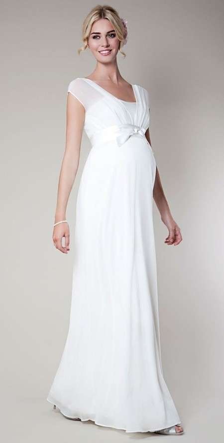 Бели рокли за бременни жени