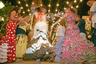 vestidos-para-bailar-sevillanas-42_16 Рокли за Севилски танци