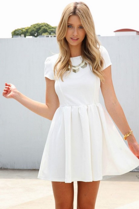 Бели младежки рокли