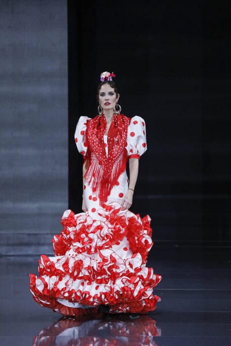 colores-de-moda-en-trajes-de-flamenca-2023-72_19 Модни цветове във фламенко костюми 2023