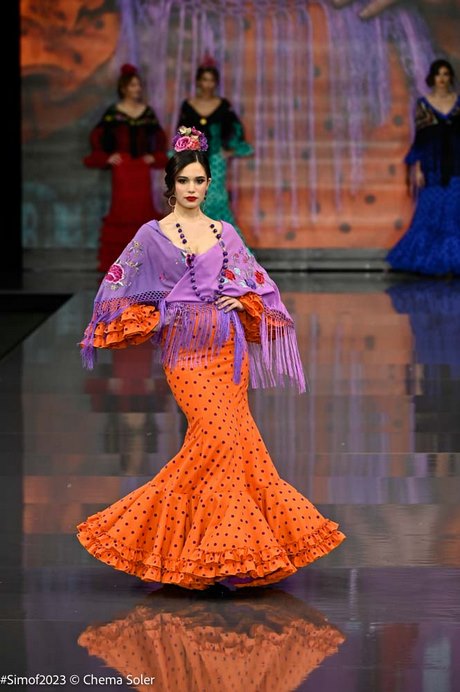 colores-de-moda-en-trajes-de-flamenca-2023-72_7 Модни цветове във фламенко костюми 2023
