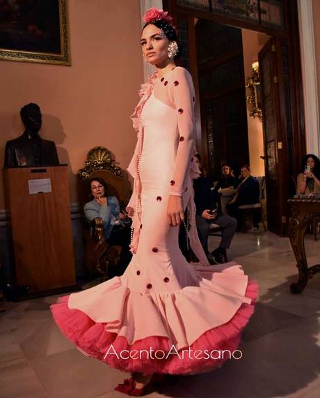 tendencias-en-trajes-de-flamenca-2023-33_15 Тенденции за костюми на фламенко 2023