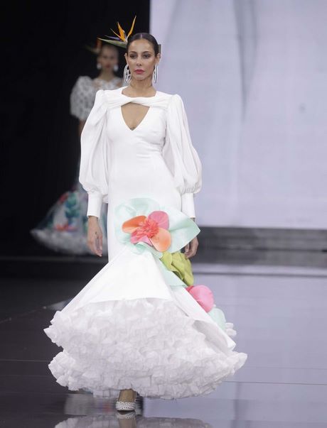 tendencias-en-trajes-de-flamenca-2023-33_20 Тенденции за костюми на фламенко 2023