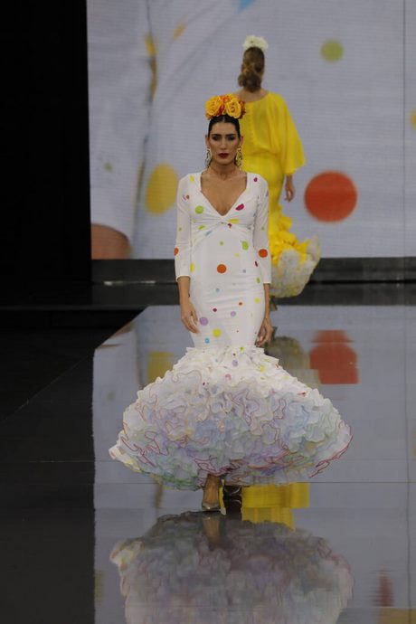 tendencias-trajes-flamenca-2023-85 Модни костюми за фламенко 2023