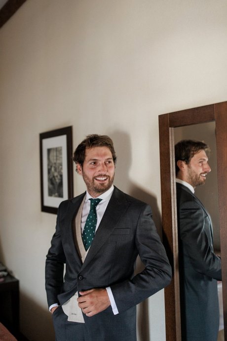 tendencias-trajes-novio-2023-15_19 Модни тоалети за младоженеца 2023