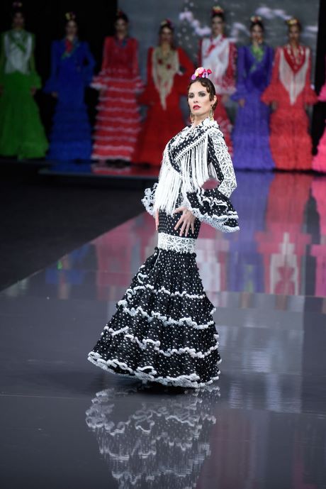 trajes-de-flamenca-2023-pilar-vera-32_11 Фламенко костюми от 2023 г. от Пилар вера