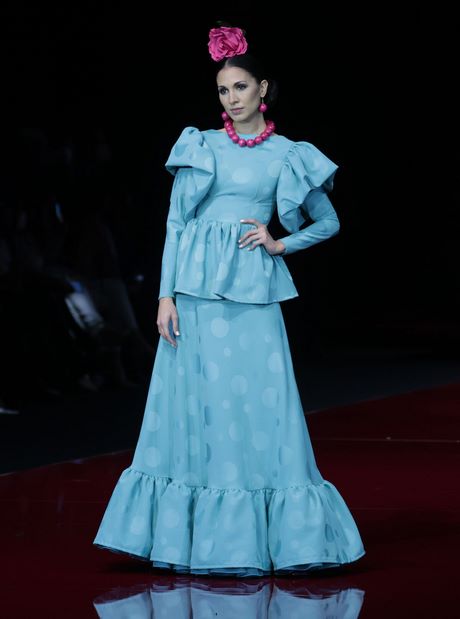 colores-de-moda-en-trajes-de-flamenca-2022-62_10 Модни цветове във фламенко костюми 2022