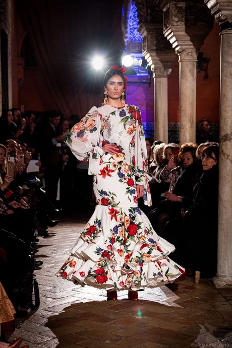 colores-de-moda-en-trajes-de-flamenca-2022-62_11 Модни цветове във фламенко костюми 2022