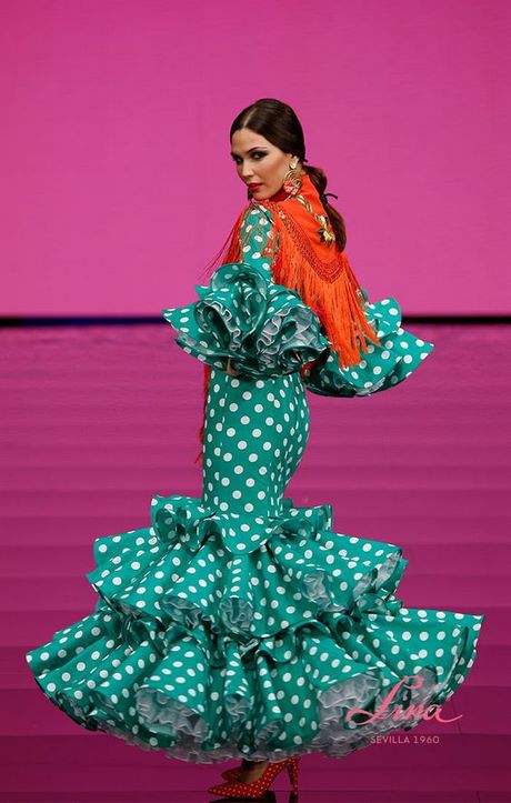 colores-de-moda-en-trajes-de-flamenca-2022-62_12 Модни цветове във фламенко костюми 2022