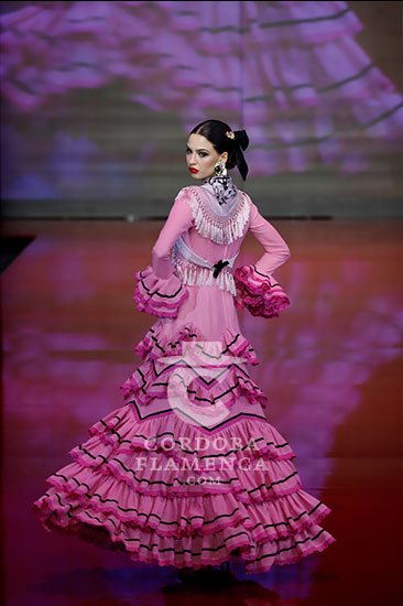 colores-de-moda-en-trajes-de-flamenca-2022-62_13 Модни цветове във фламенко костюми 2022
