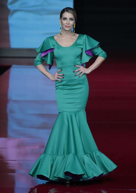 colores-de-moda-en-trajes-de-flamenca-2022-62_14 Модни цветове във фламенко костюми 2022