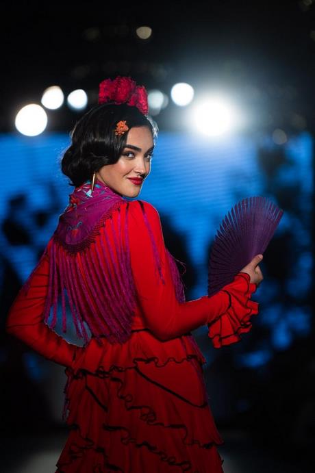 colores-de-moda-en-trajes-de-flamenca-2022-62_19 Модни цветове във фламенко костюми 2022