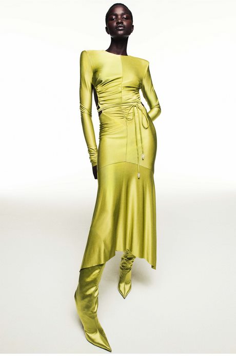 los-vestidos-de-moda-2022-03_9 Модни рокли 2022