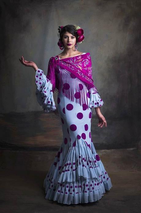 moda-de-trajes-de-flamenca-2022-74_17 Модни Фламинго костюми 2022