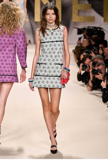 moda-en-vestidos-cortos-2022-28_18 Мода в къси рокли 2022