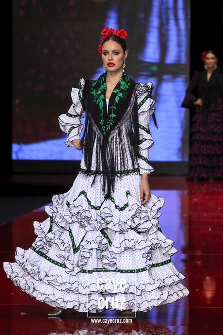 trajes-de-flamenca-2022-pilar-vera-70_10 Фламенко костюми 2022 пилар вера