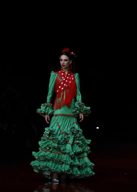 trajes-de-flamenca-2022-pilar-vera-70_12 Фламенко костюми 2022 пилар вера