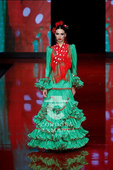 trajes-de-flamenca-2022-pilar-vera-70_14 Фламенко костюми 2022 пилар вера