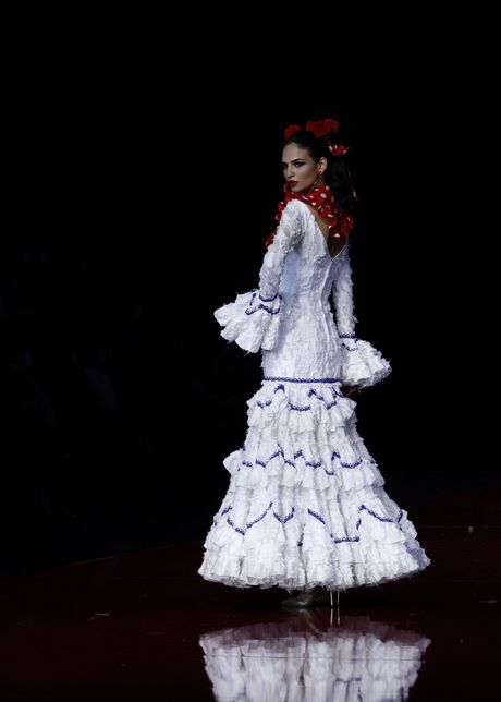 trajes-de-flamenca-2022-pilar-vera-70_17 Фламенко костюми 2022 пилар вера