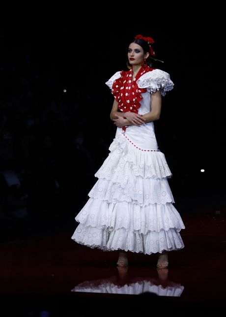 trajes-de-flamenca-2022-pilar-vera-70_20 Фламенко костюми 2022 пилар вера