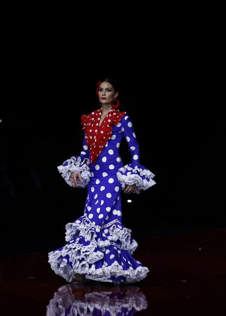 trajes-de-flamenca-pilar-vera-2022-31_13 Фламенко костюми на Пилар вера 2022