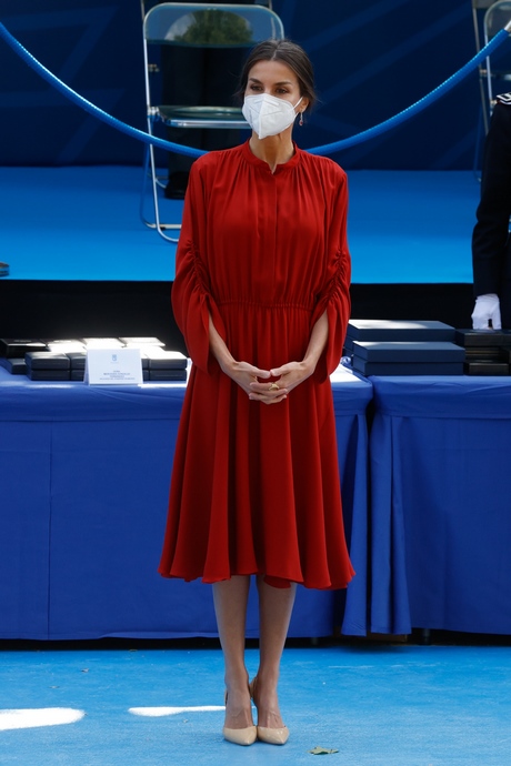 Къси червени рокли 2022