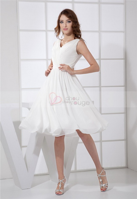 Бяла шифонна рокля