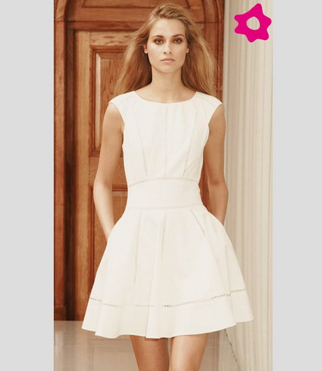 Бяла проста рокля
