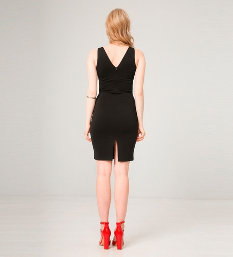 vestido-negro-cuello-pico-16_11 Черна рокля с V-образно деколте