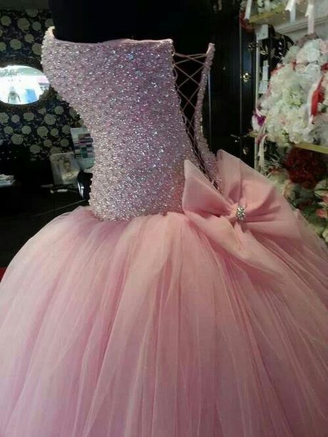 Розови петнадесет рокли