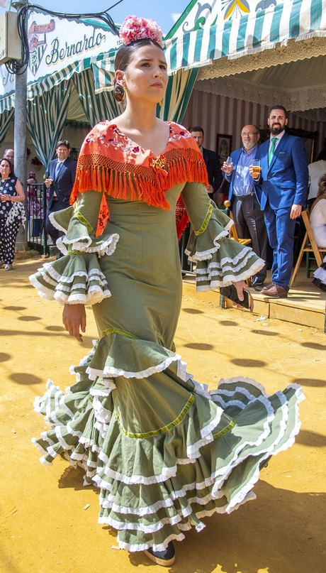 el-rocio-trajes-de-flamenca-2022-89_12 Ел рокио фламенко костюми 2022