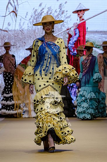 el-rocio-trajes-de-flamenca-2022-89_13 Ел рокио фламенко костюми 2022