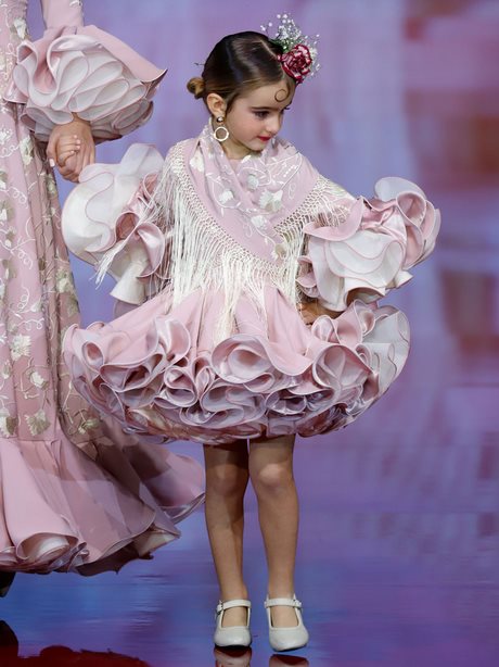 trajes-de-flamenca-2022-ninas-34_9 Фламенко костюми за момичета 2022 г.
