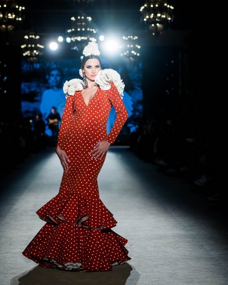 trajes-de-flamenca-2022-tendencias-26_10 Костюмите на фламенко от 2022 г. са в тенденция