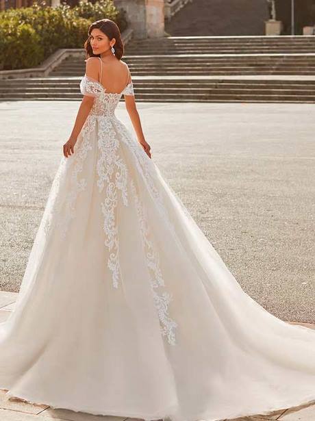 vestidos-de-novia-2022-corte-princesa-04_15 Сватбени рокли 2022 за принцеси