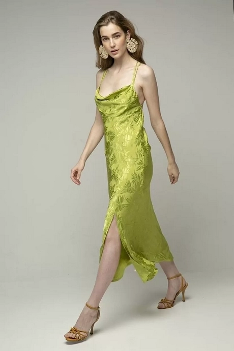 modelos-de-vestidos-primavera-verano-2023-84_13-6 Модели рокли пролет-лято 2023