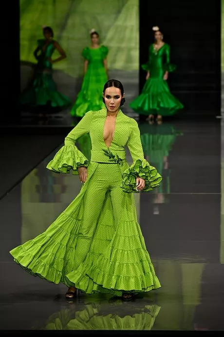 trajes-de-flamenca-de-pantalon-2023-64_10-3 Фламенко костюми от панталон 2023